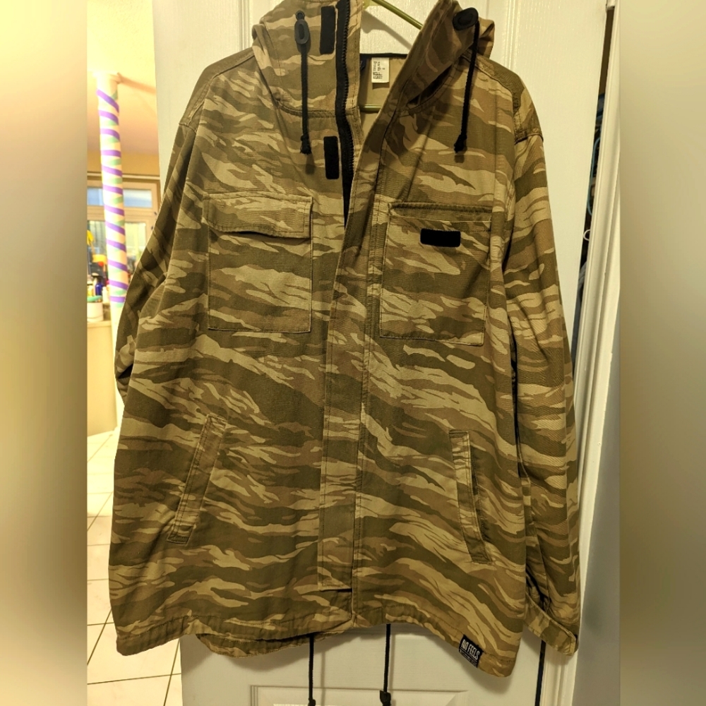 Hm xl desert camp jacket, warn a handful of times in great condition